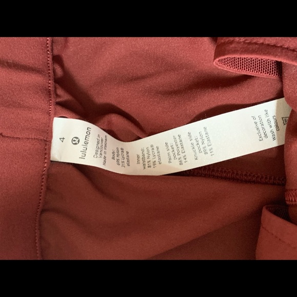 Lululemon garnet on the Fly pants - Picture 3 of 4